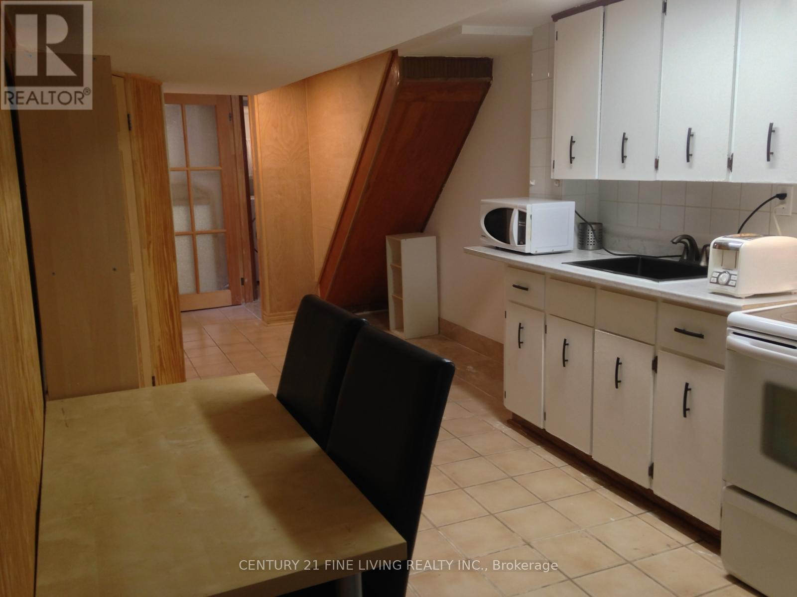 Lower - 400 Nairn Avenue, Toronto, Ontario  M6E 4J3 - Photo 4 - W13023158