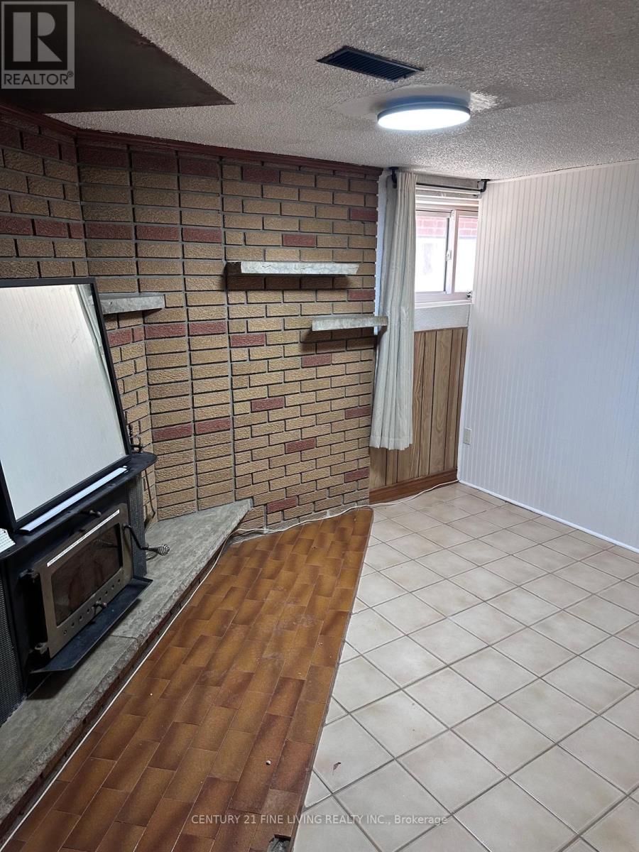 Lower - 400 Nairn Avenue, Toronto, Ontario  M6E 4J3 - Photo 5 - W13023158