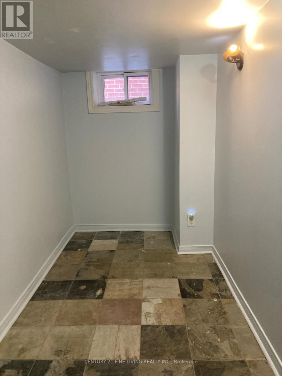 Lower - 400 Nairn Avenue, Toronto, Ontario  M6E 4J3 - Photo 7 - W13023158