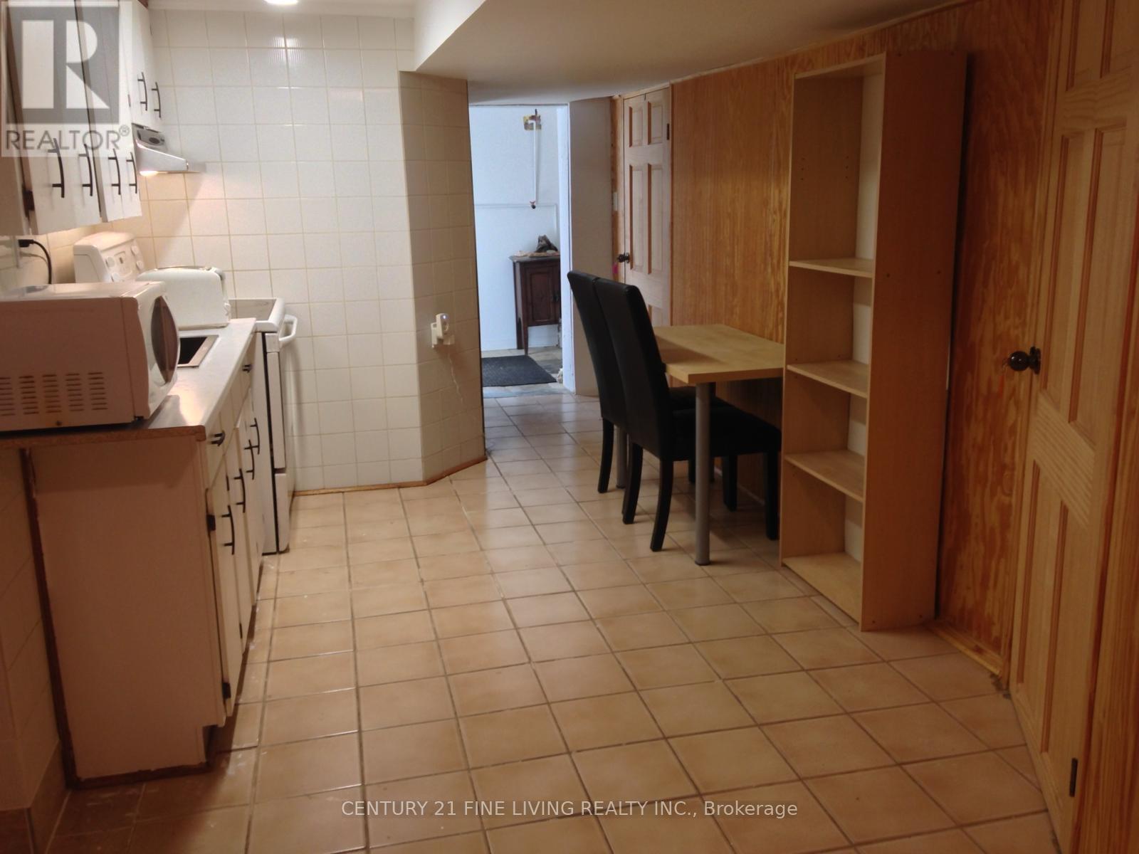 Lower - 400 Nairn Avenue, Toronto, Ontario  M6E 4J3 - Photo 8 - W13023158