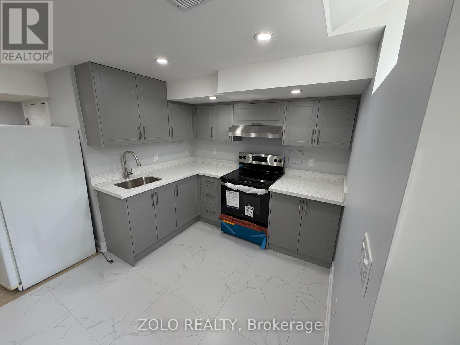 Lower - 4792 Glasshill Grove, Mississauga, Ontario  L5M 7R5 - Photo 2 - W13023172