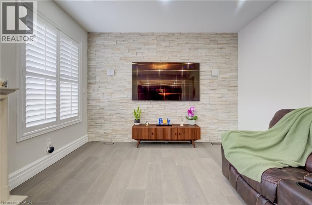 4612 Doug Wright Drive, Burlington, Ontario  L7M 0L6 - Photo 9 - 40813972