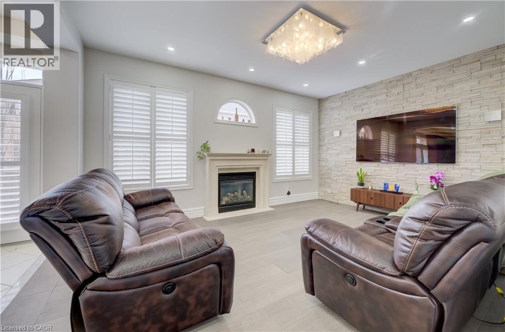 4612 Doug Wright Drive, Burlington, Ontario  L7M 0L6 - Photo 7 - 40813972