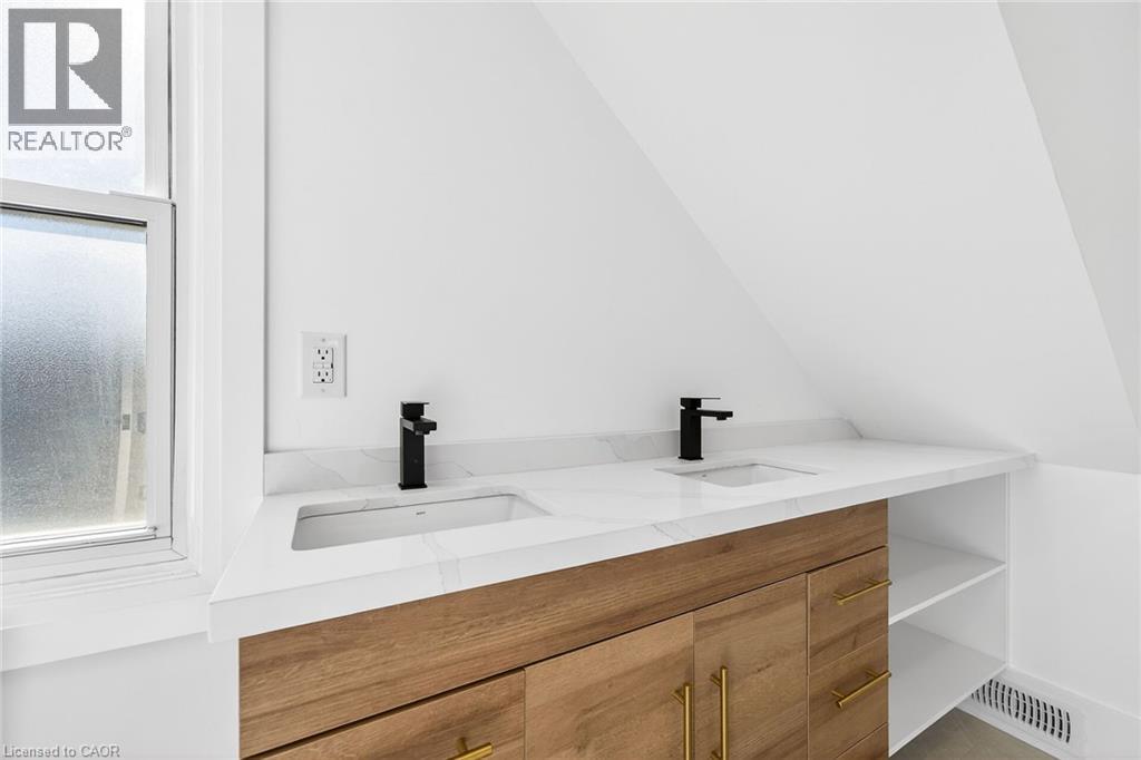 304 Park Street, Hamilton, Ontario  L9H 1Y9 - Photo 33 - 40815761