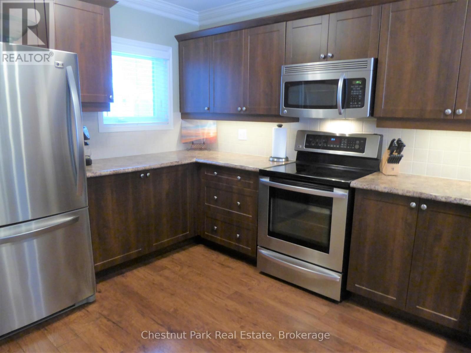 906 Cedar Pointe Court, Collingwood, Ontario  L9Y 5C7 - Photo 11 - S13021622