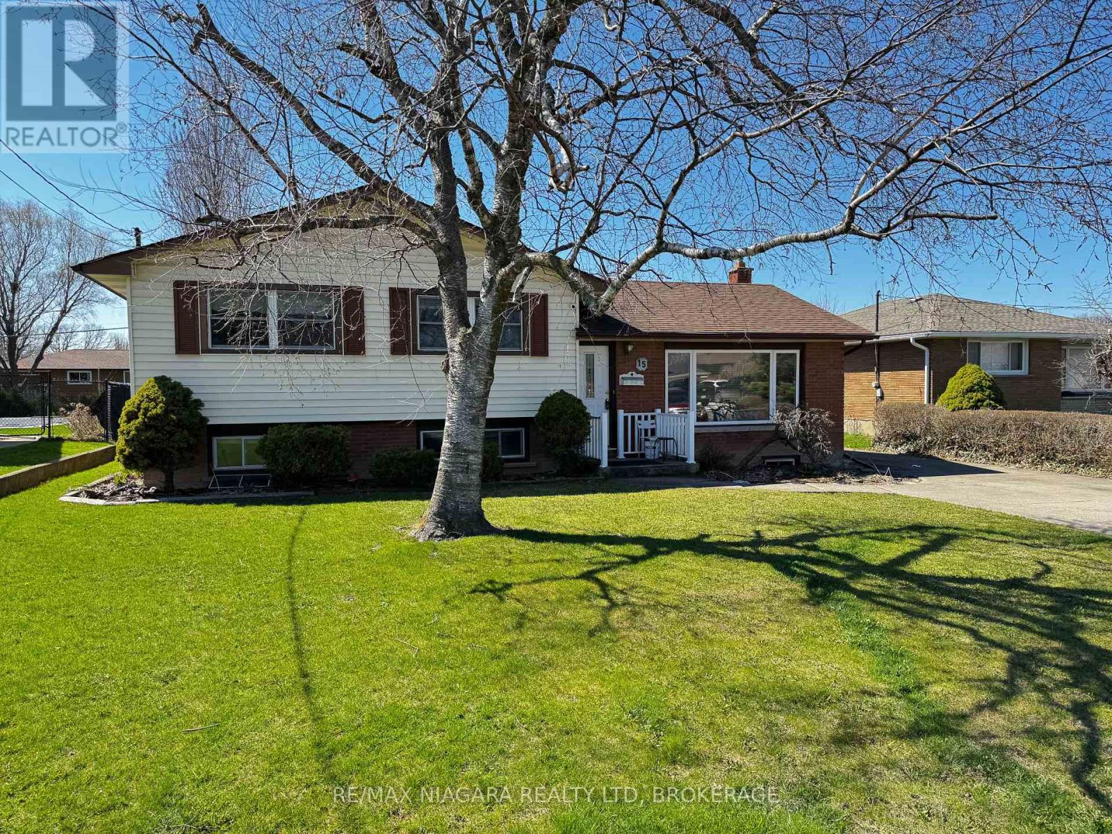 15 COLLIER ROAD N, Thorold, Ontario