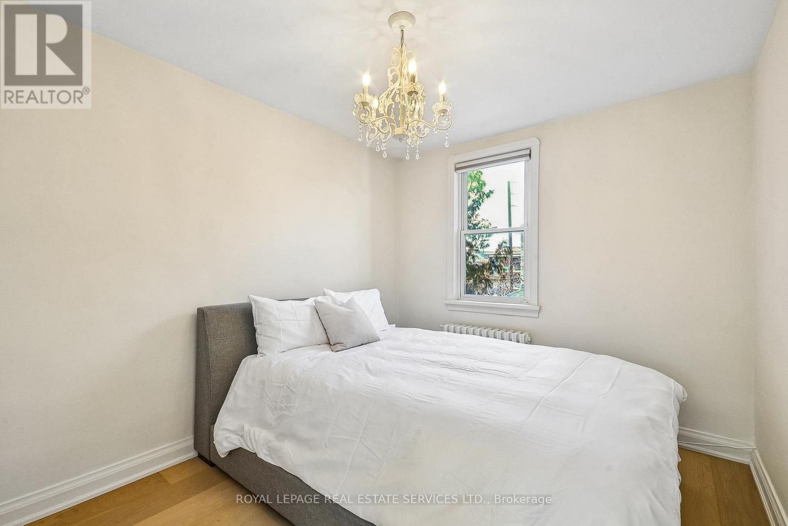 352 Winnett Avenue, Toronto, Ontario  M6C 3M1 - Photo 18 - C13023206