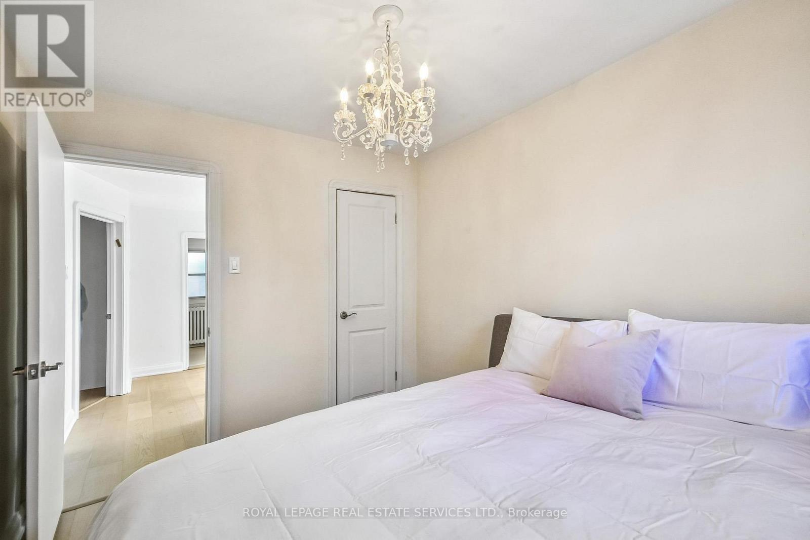 352 Winnett Avenue, Toronto, Ontario  M6C 3M1 - Photo 19 - C13023206