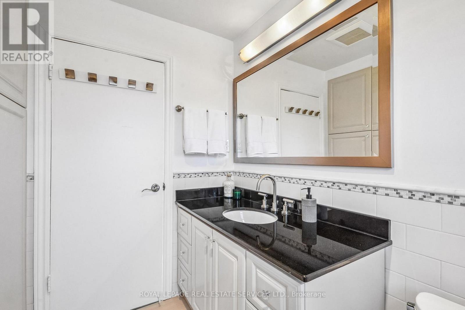 352 Winnett Avenue, Toronto, Ontario  M6C 3M1 - Photo 21 - C13023206