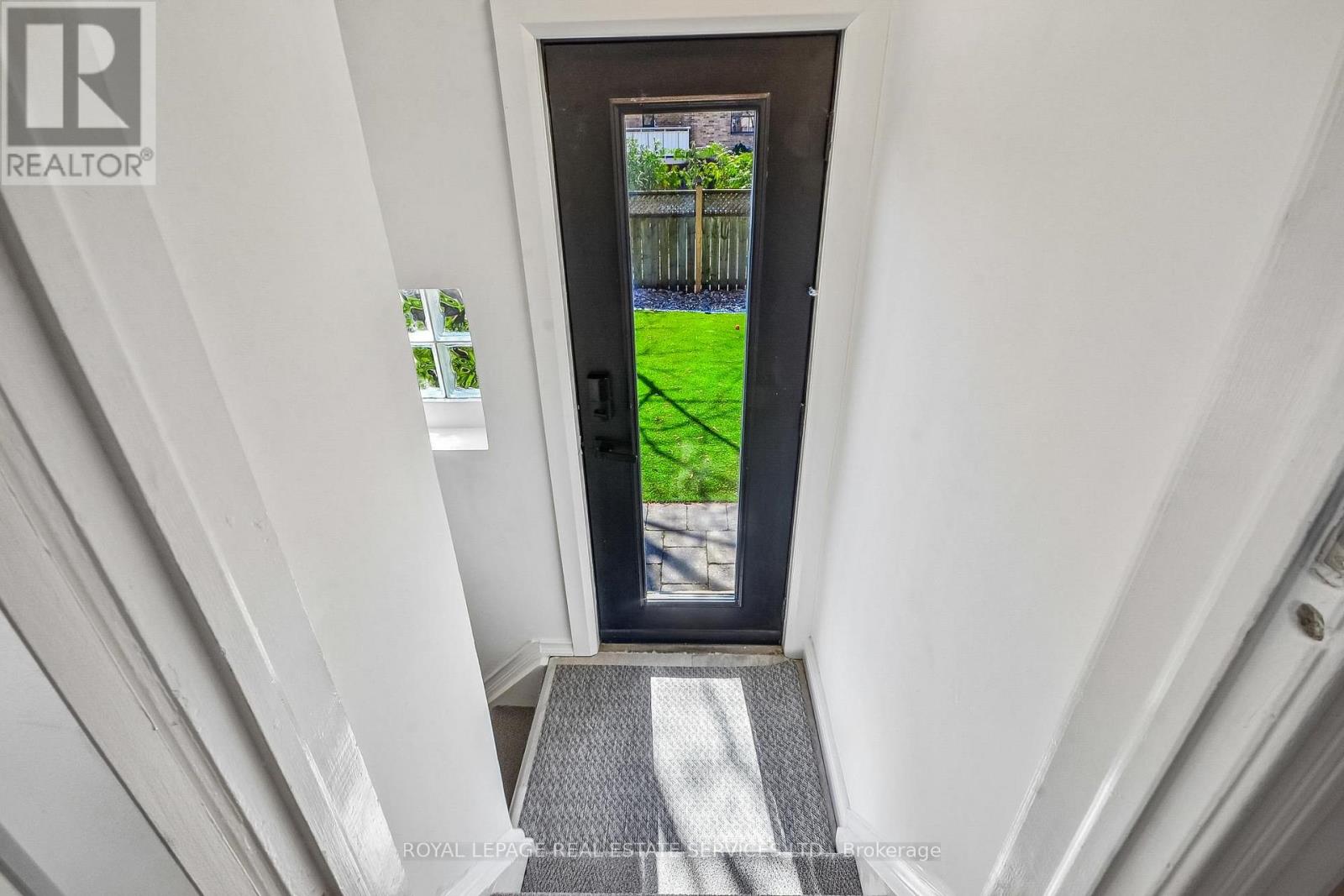 352 Winnett Avenue, Toronto, Ontario  M6C 3M1 - Photo 22 - C13023206