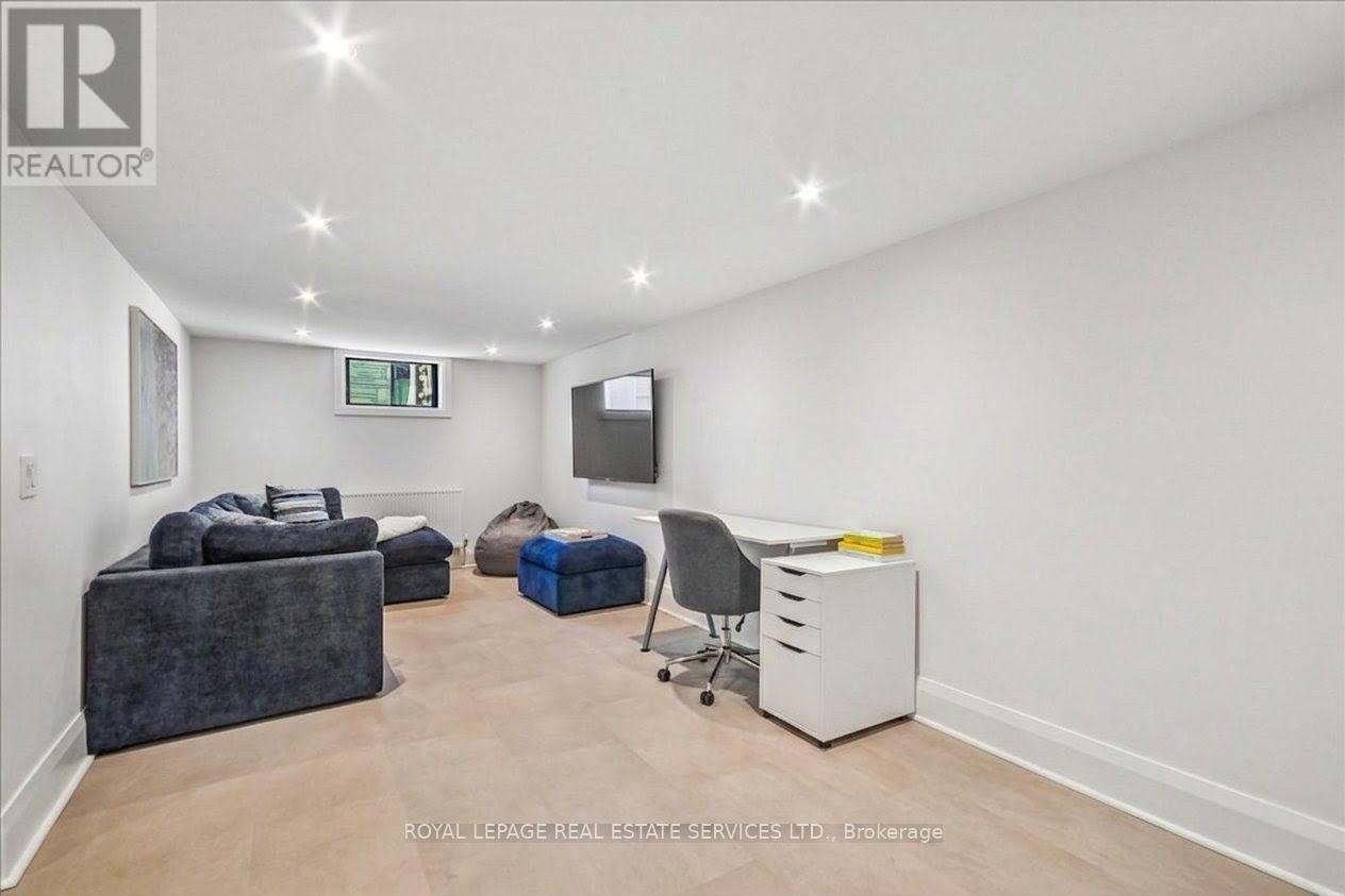 352 Winnett Avenue, Toronto, Ontario  M6C 3M1 - Photo 24 - C13023206