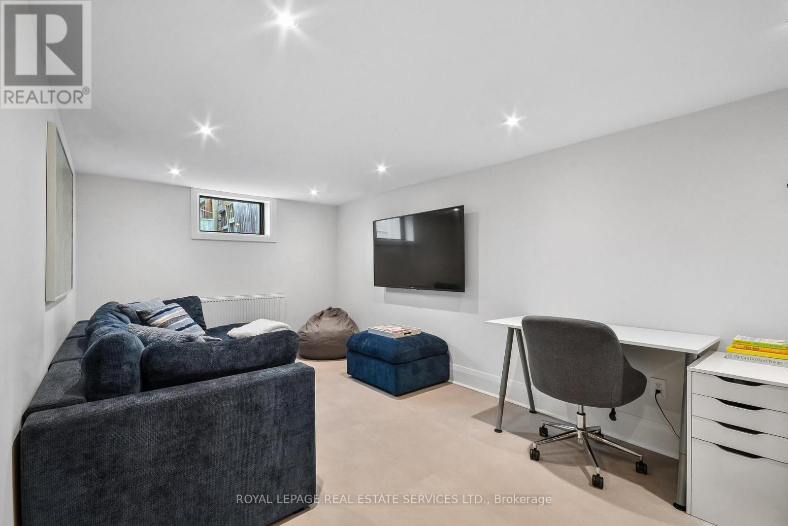 352 Winnett Avenue, Toronto, Ontario  M6C 3M1 - Photo 25 - C13023206