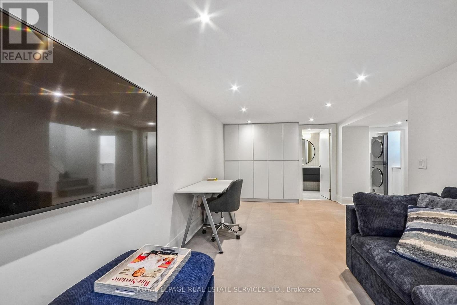 352 Winnett Avenue, Toronto, Ontario  M6C 3M1 - Photo 26 - C13023206