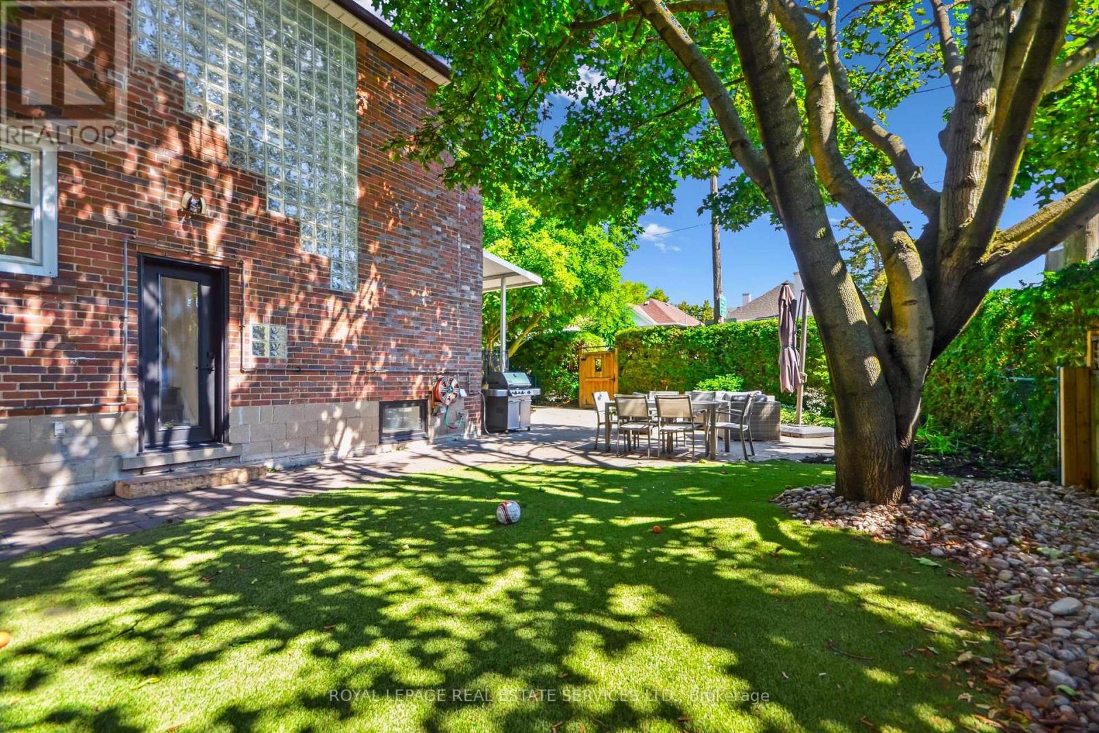 352 Winnett Avenue, Toronto, Ontario  M6C 3M1 - Photo 30 - C13023206