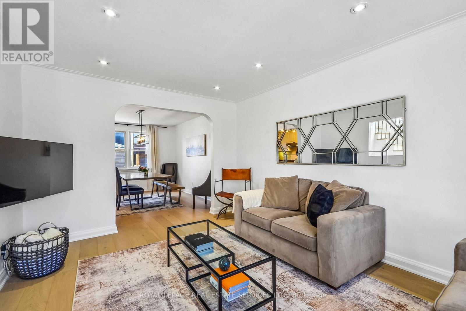 352 Winnett Avenue, Toronto, Ontario  M6C 3M1 - Photo 5 - C13023206