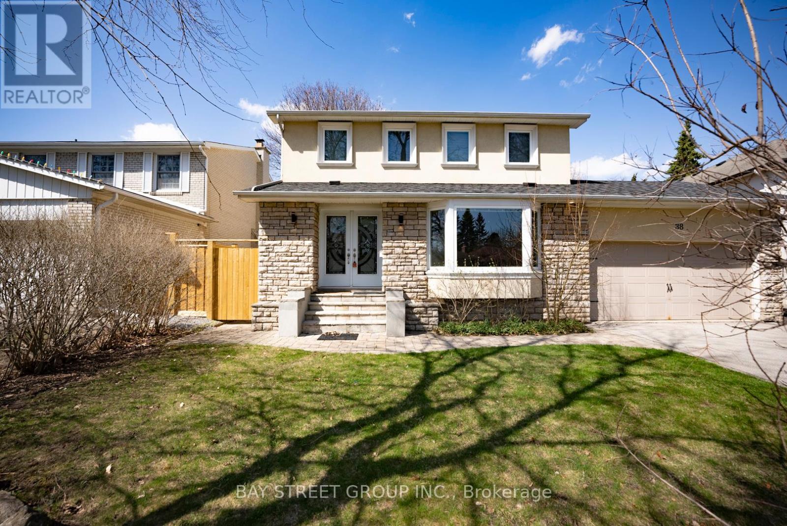 38 FOURSOME CRESCENT, Toronto, Ontario