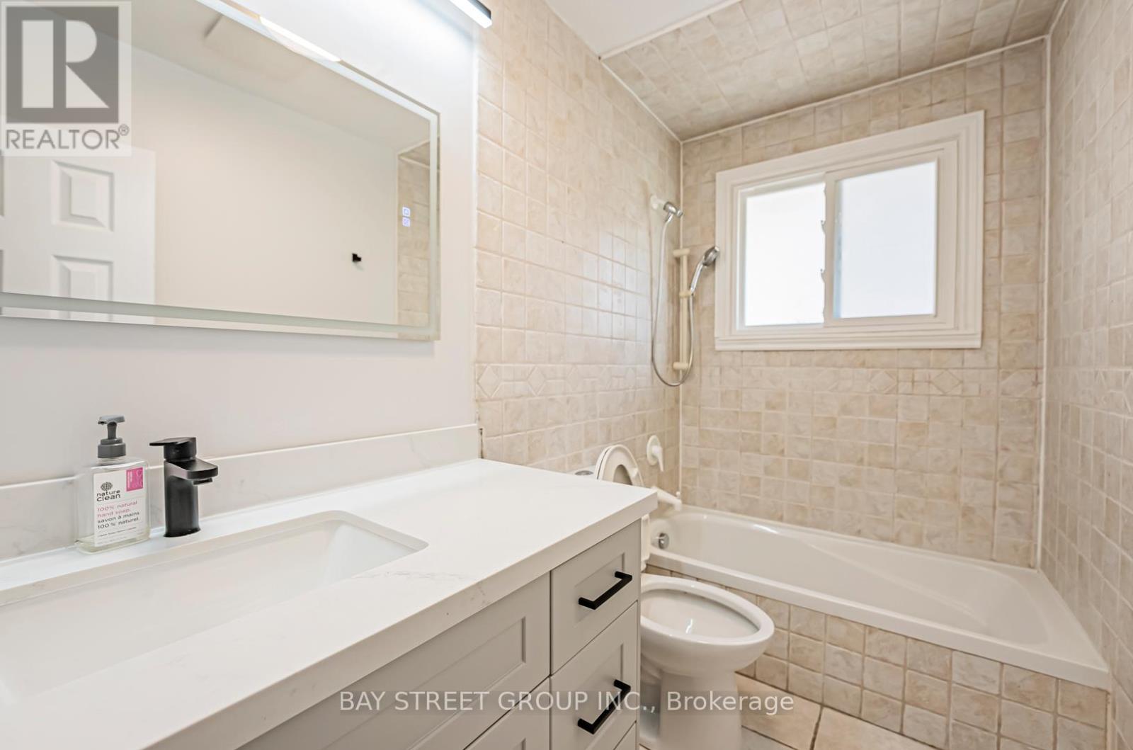 38 Foursome Crescent, Toronto, Ontario  M2P 1W3 - Photo 17 - C13023228