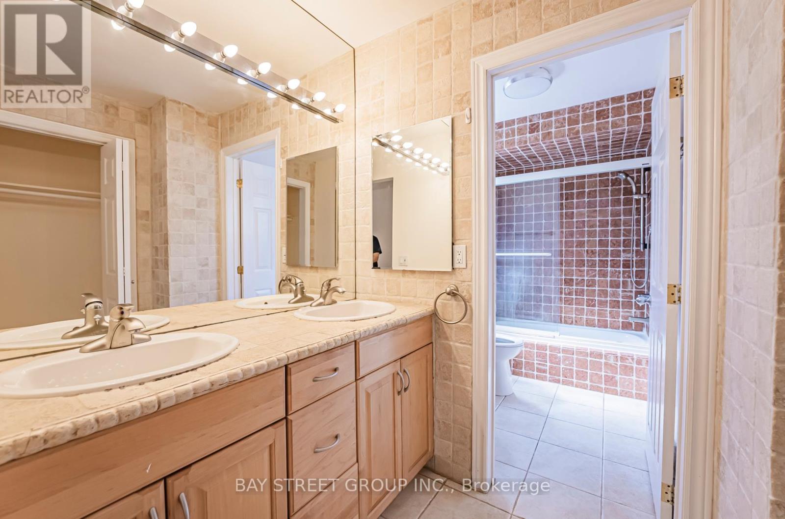 38 Foursome Crescent, Toronto, Ontario  M2P 1W3 - Photo 20 - C13023228