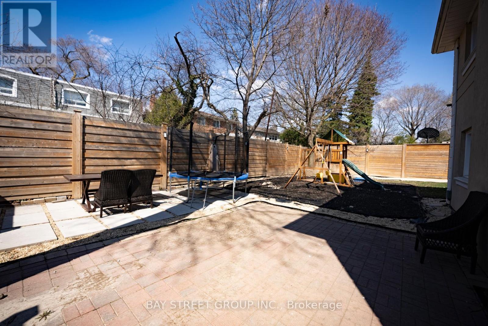 38 Foursome Crescent, Toronto, Ontario  M2P 1W3 - Photo 4 - C13023228