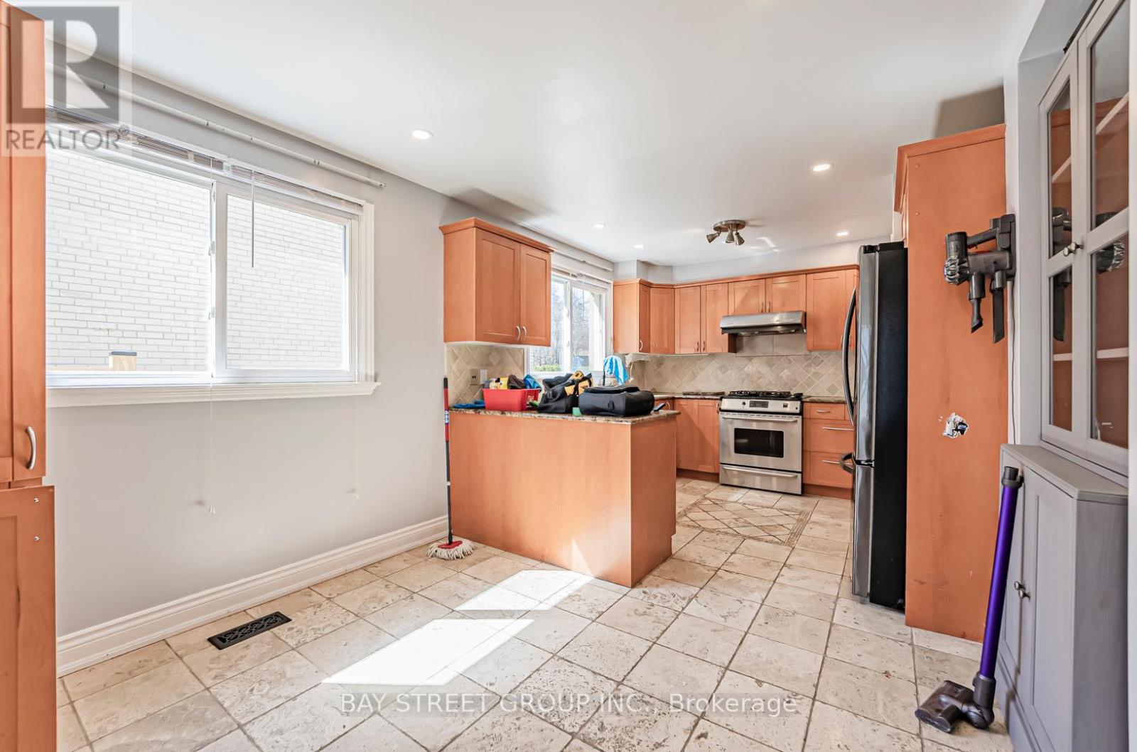 38 Foursome Crescent, Toronto, Ontario  M2P 1W3 - Photo 7 - C13023228