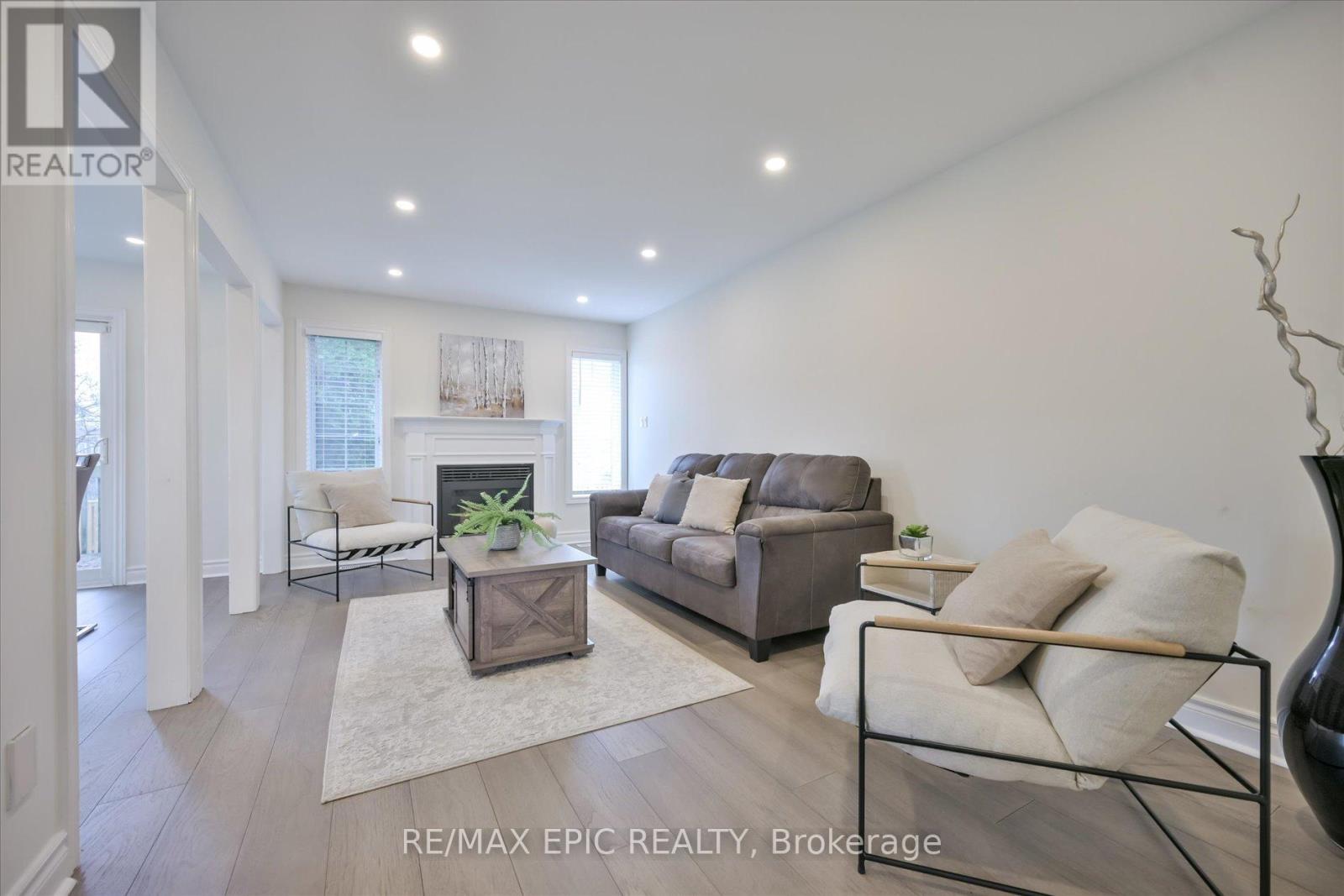 33 Emmett Place, Whitby, Ontario  L1R 2B4 - Photo 17 - E13023274