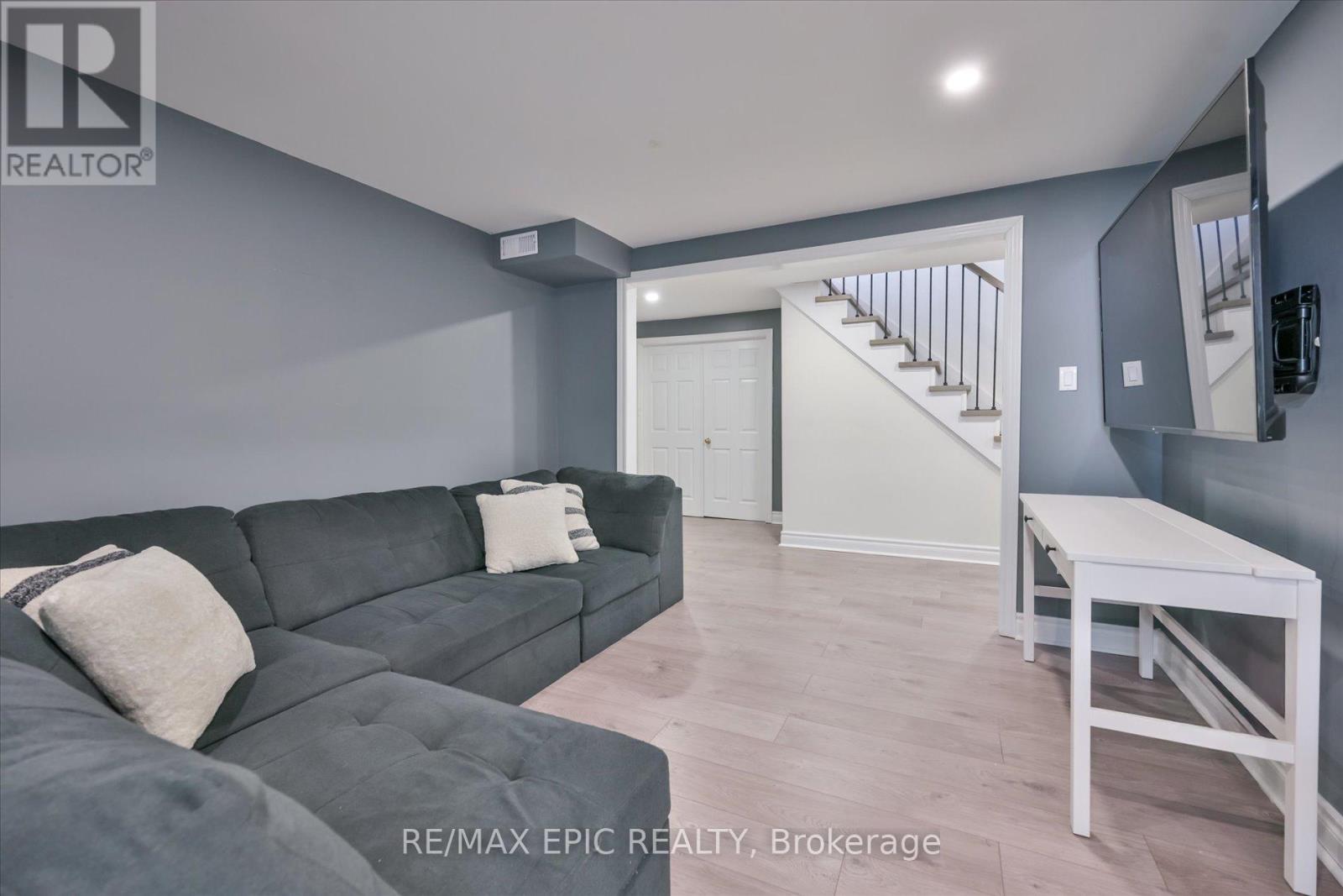 33 Emmett Place, Whitby, Ontario  L1R 2B4 - Photo 31 - E13023274