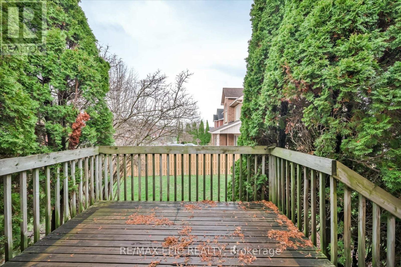 33 Emmett Place, Whitby, Ontario  L1R 2B4 - Photo 38 - E13023274