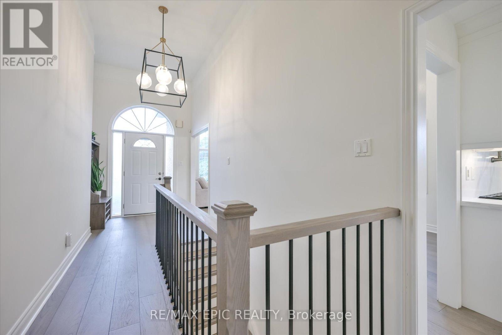 33 Emmett Place, Whitby, Ontario  L1R 2B4 - Photo 6 - E13023274