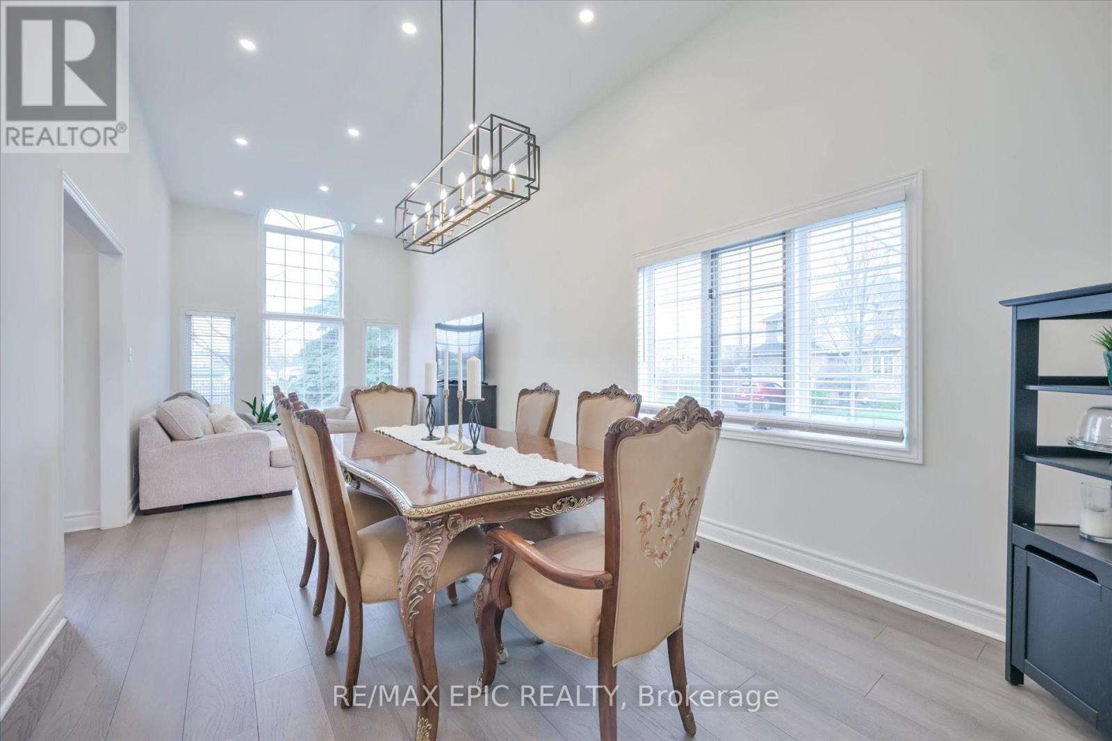 33 Emmett Place, Whitby, Ontario  L1R 2B4 - Photo 7 - E13023274