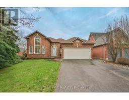 33 EMMETT PLACE, Whitby, Ontario