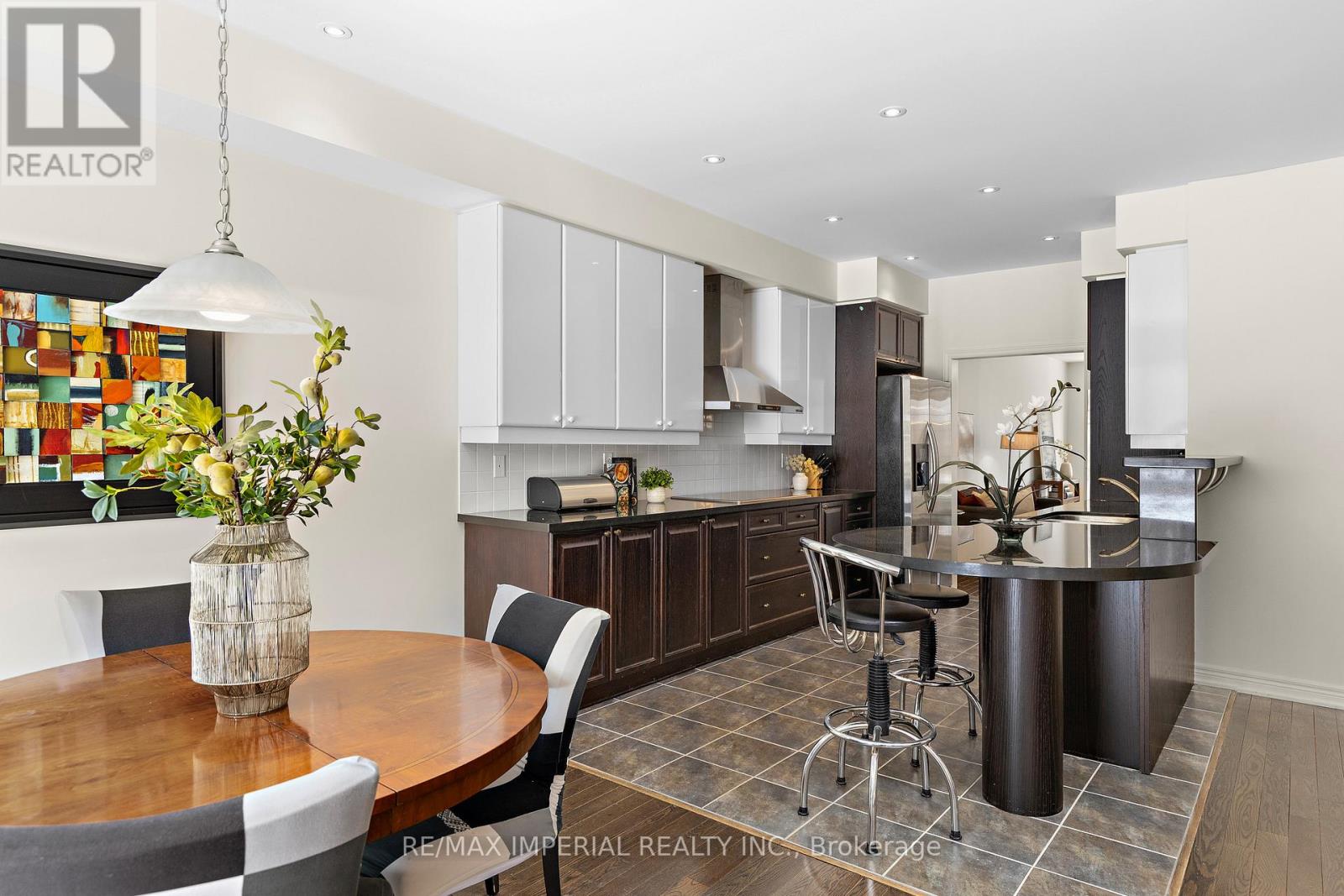 16 Carriage House Court, Richmond Hill, Ontario  L4E 4V3 - Photo 14 - N13023258