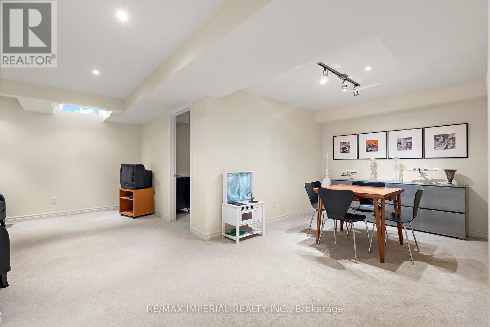 16 Carriage House Court, Richmond Hill, Ontario  L4E 4V3 - Photo 35 - N13023258