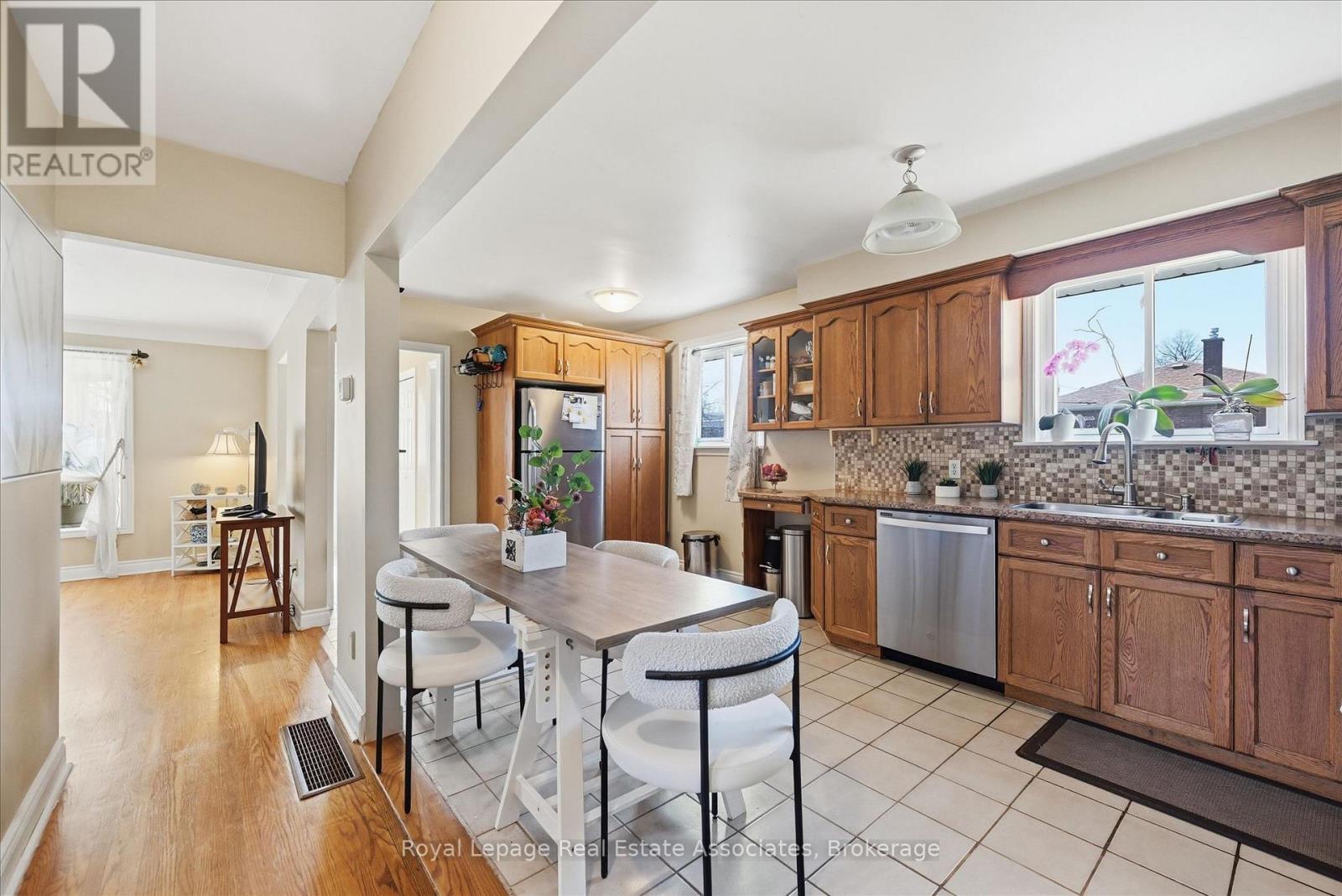 1131 Stanley Drive, Burlington, Ontario  L7P 2K6 - Photo 10 - W13023248