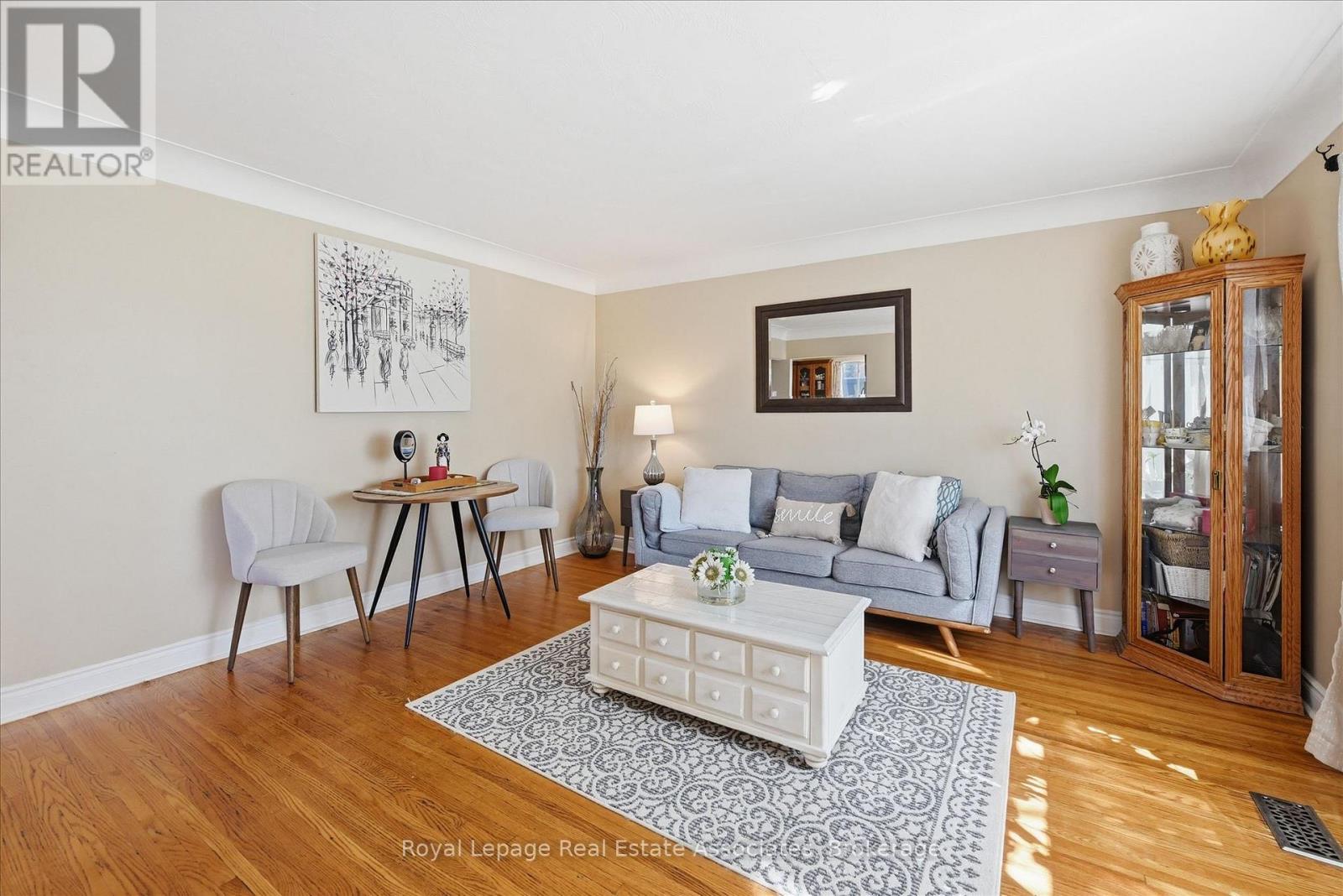 1131 Stanley Drive, Burlington, Ontario  L7P 2K6 - Photo 2 - W13023248