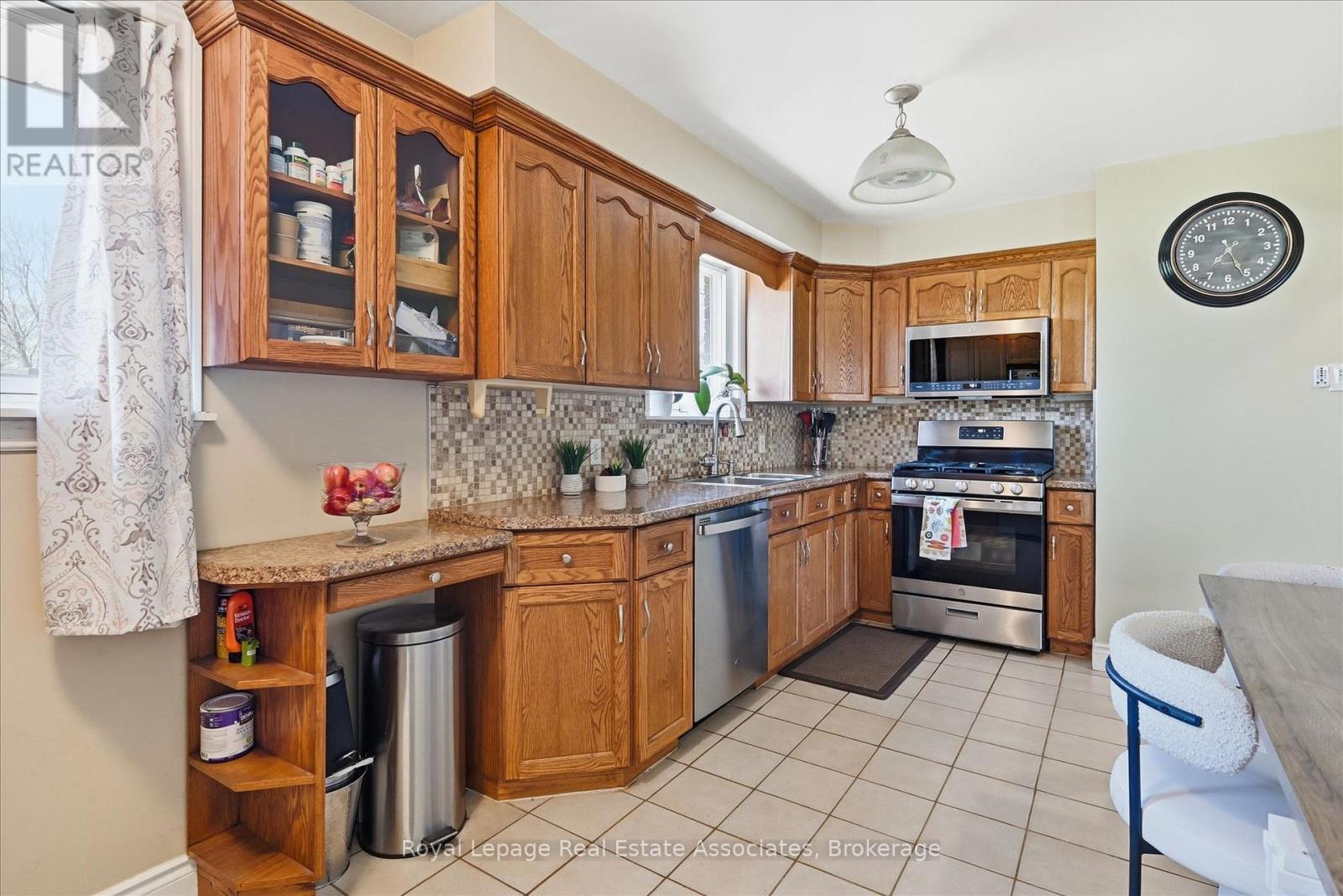 1131 Stanley Drive, Burlington, Ontario  L7P 2K6 - Photo 5 - W13023248