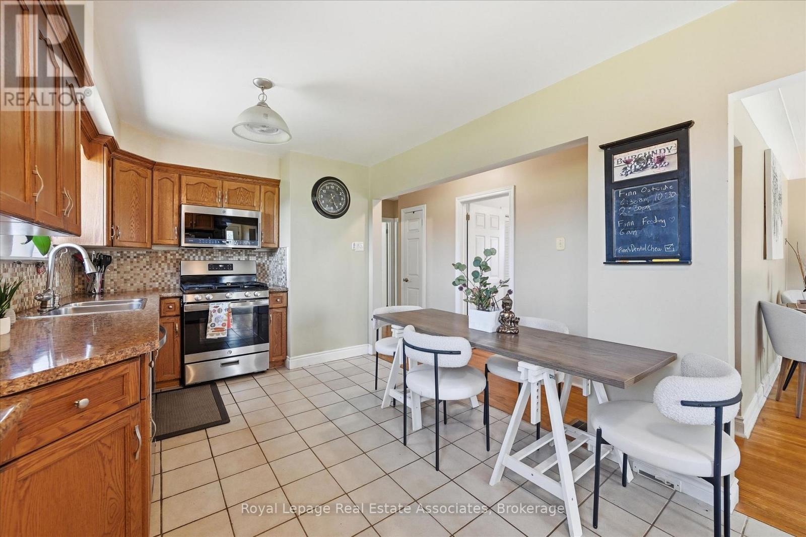 1131 Stanley Drive, Burlington, Ontario  L7P 2K6 - Photo 6 - W13023248