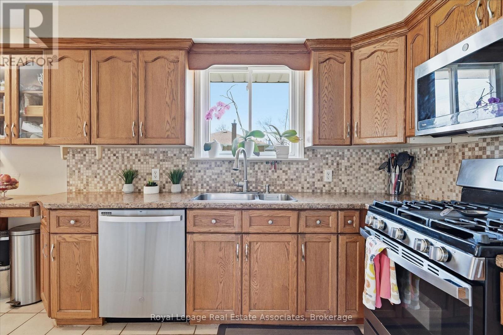 1131 Stanley Drive, Burlington, Ontario  L7P 2K6 - Photo 7 - W13023248