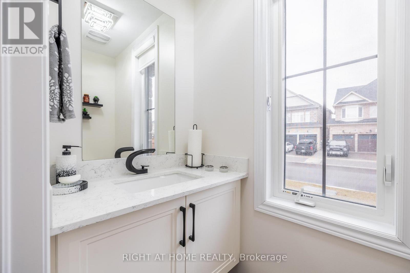 133 Benadir Avenue, Caledon, Ontario  L7C 4E7 - Photo 5 - W13023266