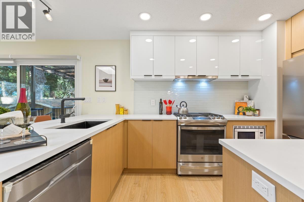 2518 Swinburne Avenue, North Vancouver, British Columbia  V7H 1L5 - Photo 11 - R3108416