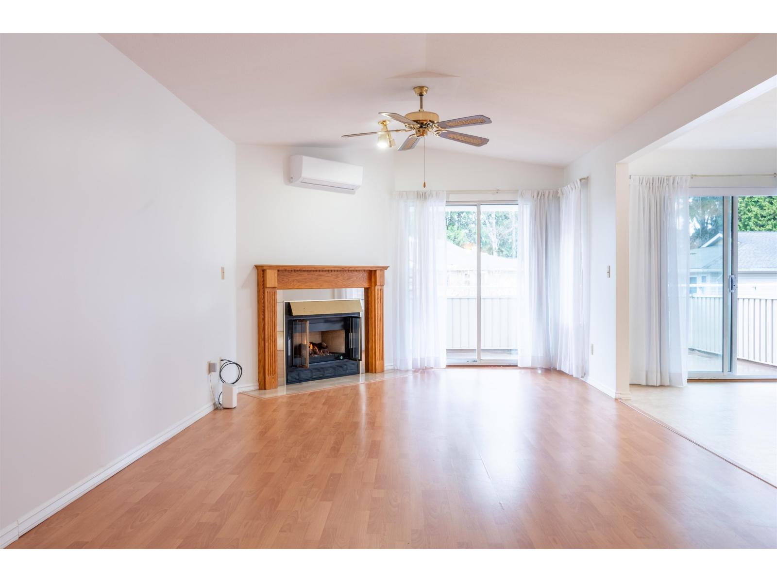 205 10584 153 Street, Surrey, British Columbia  V3R 9V1 - Photo 3 - R3089704