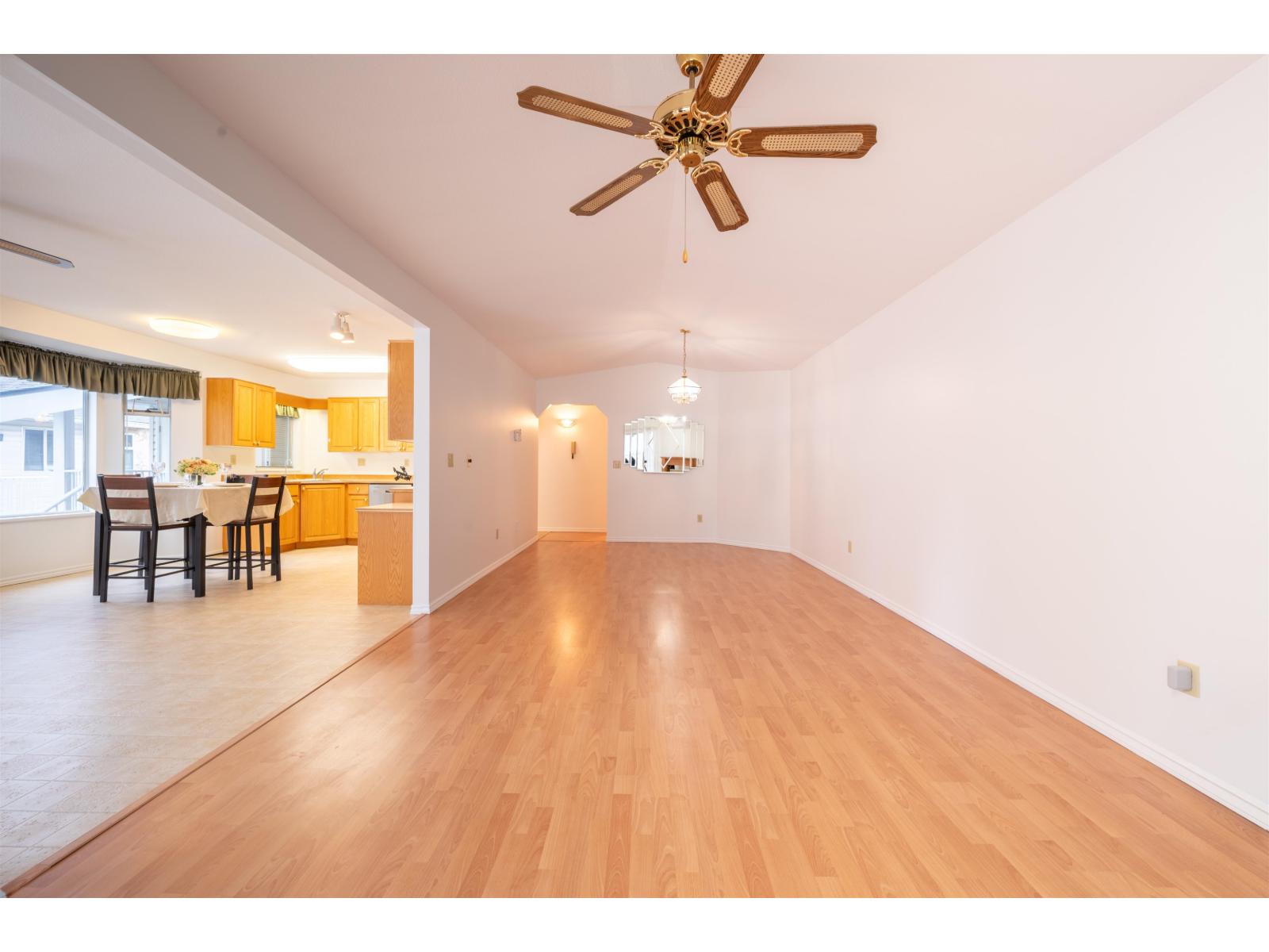 205 10584 153 Street, Surrey, British Columbia  V3R 9V1 - Photo 6 - R3089704