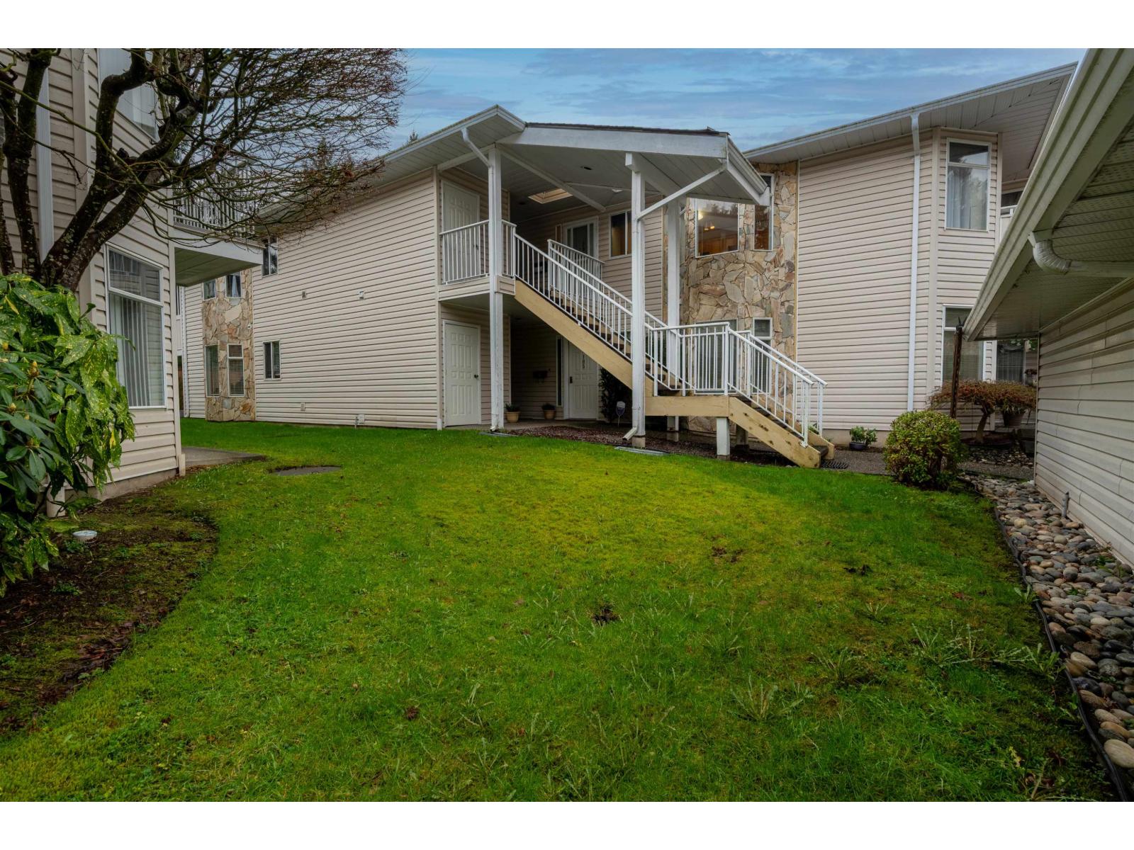 205 10584 153 Street, Surrey, British Columbia  V3R 9V1 - Photo 11 - R3089704