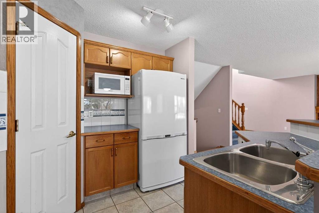 416 Douglas Glen Close Se, Calgary, Alberta  T2Z 3A4 - Photo 11 - A2302986