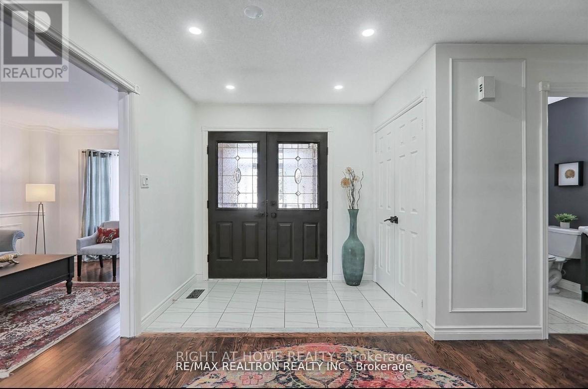 236 Mccaffrey Road, Newmarket, Ontario  L3X 1J3 - Photo 4 - N13023288