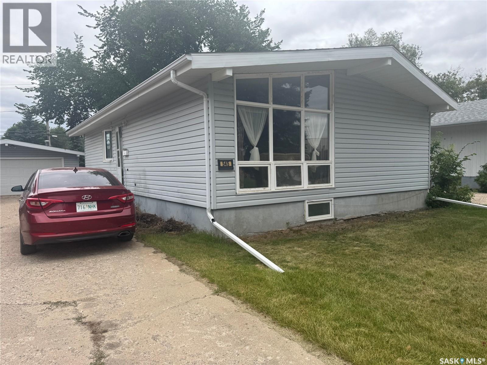 545 5th STREET N, Weyburn, Saskatchewan