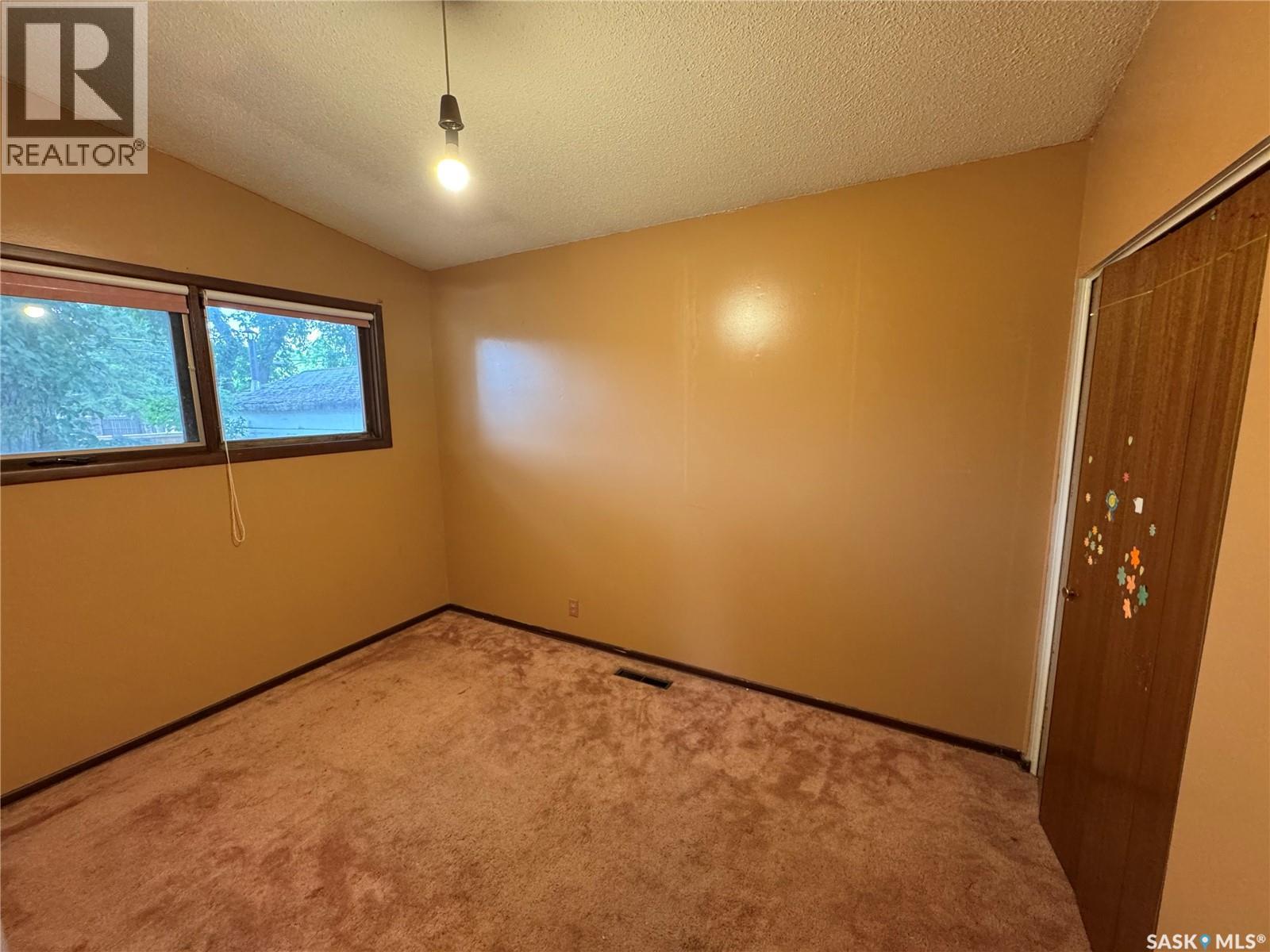 545 5th Street N, Weyburn, Saskatchewan  S4H 0Z9 - Photo 7 - SK033503