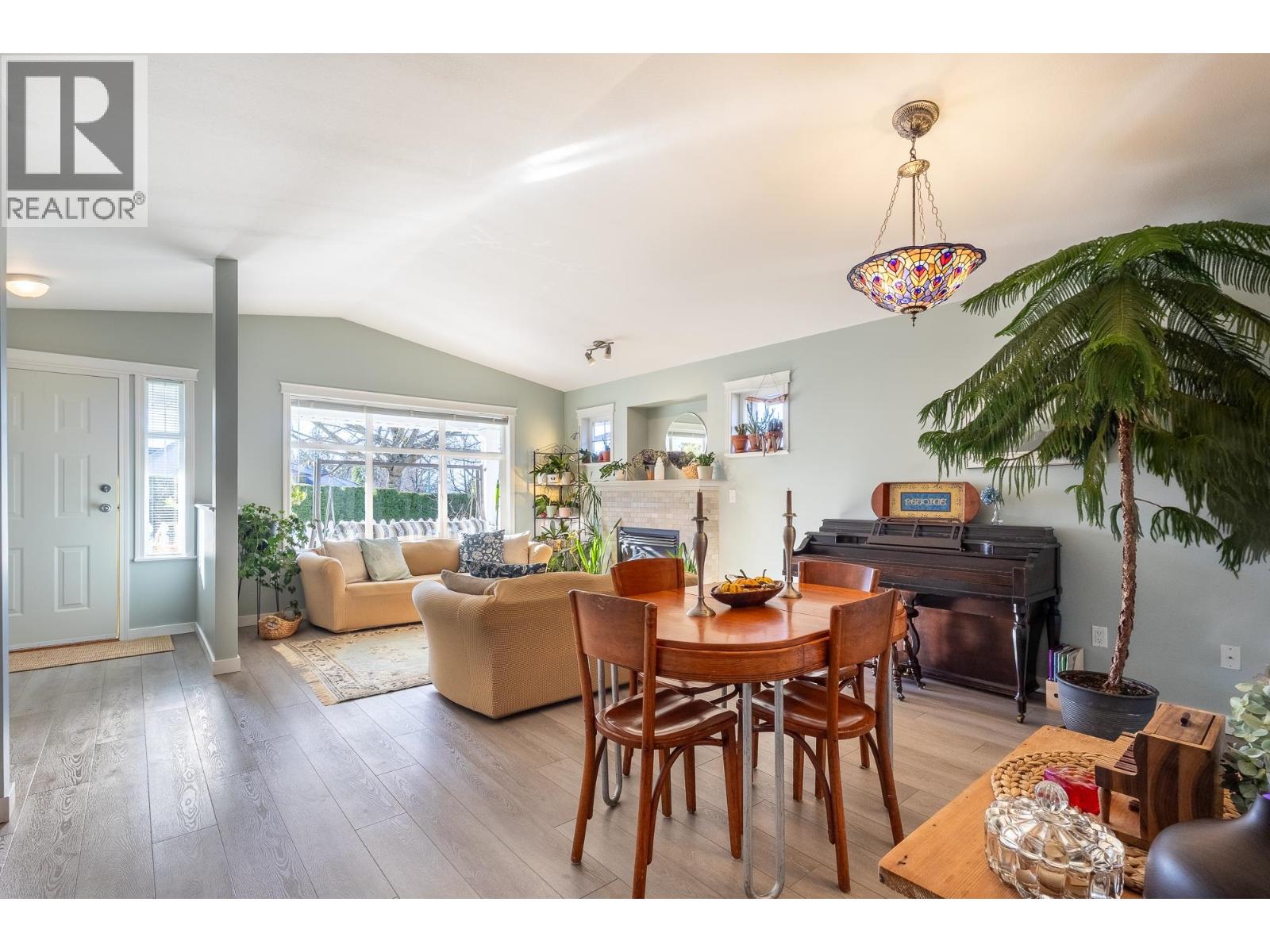 6270 Homestead Avenue, Sechelt, British Columbia  V7Z 0M6 - Photo 8 - R3082206