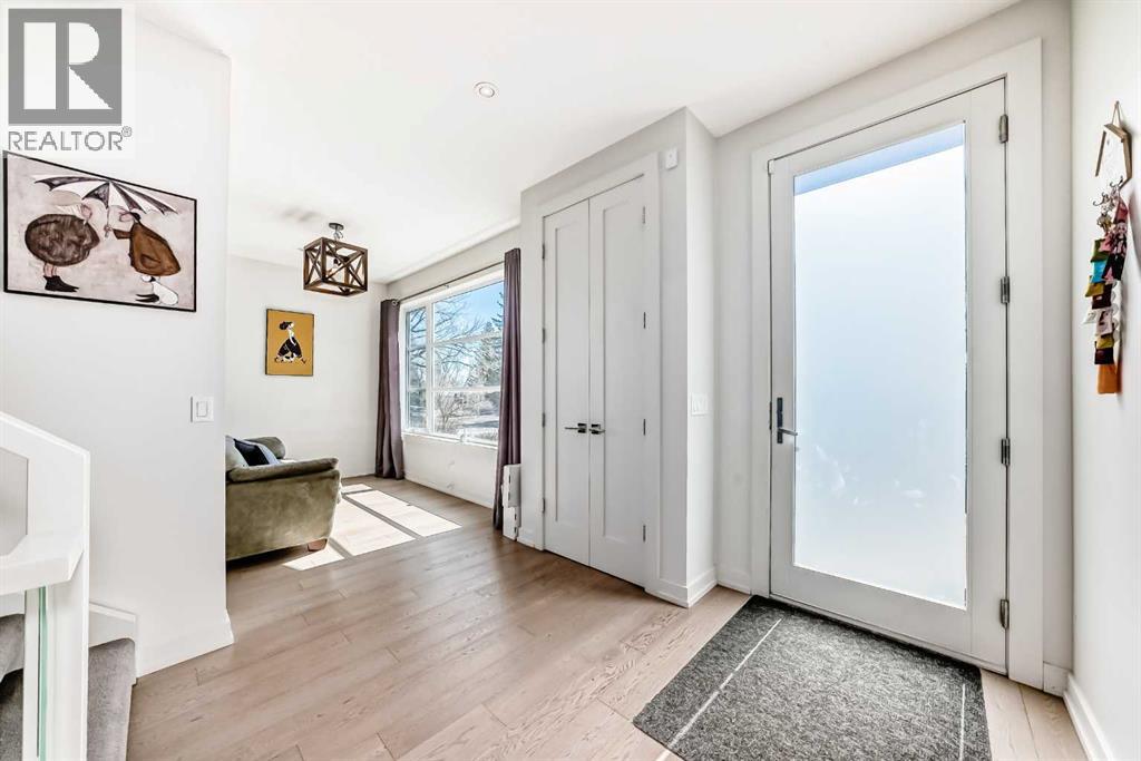 112 Hanover Road Sw, Calgary, Alberta  T2V 3J4 - Photo 2 - A2302268