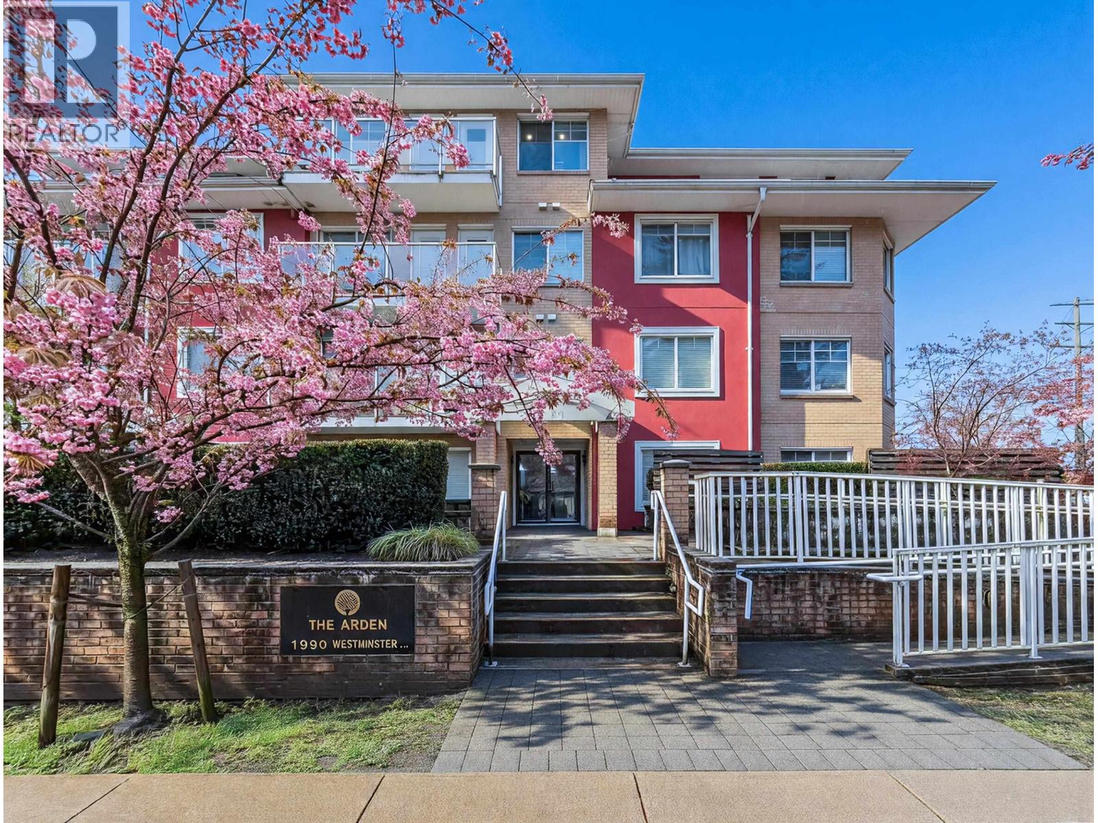 401 1990 WESTMINSTER AVENUE, Port Coquitlam, British Columbia