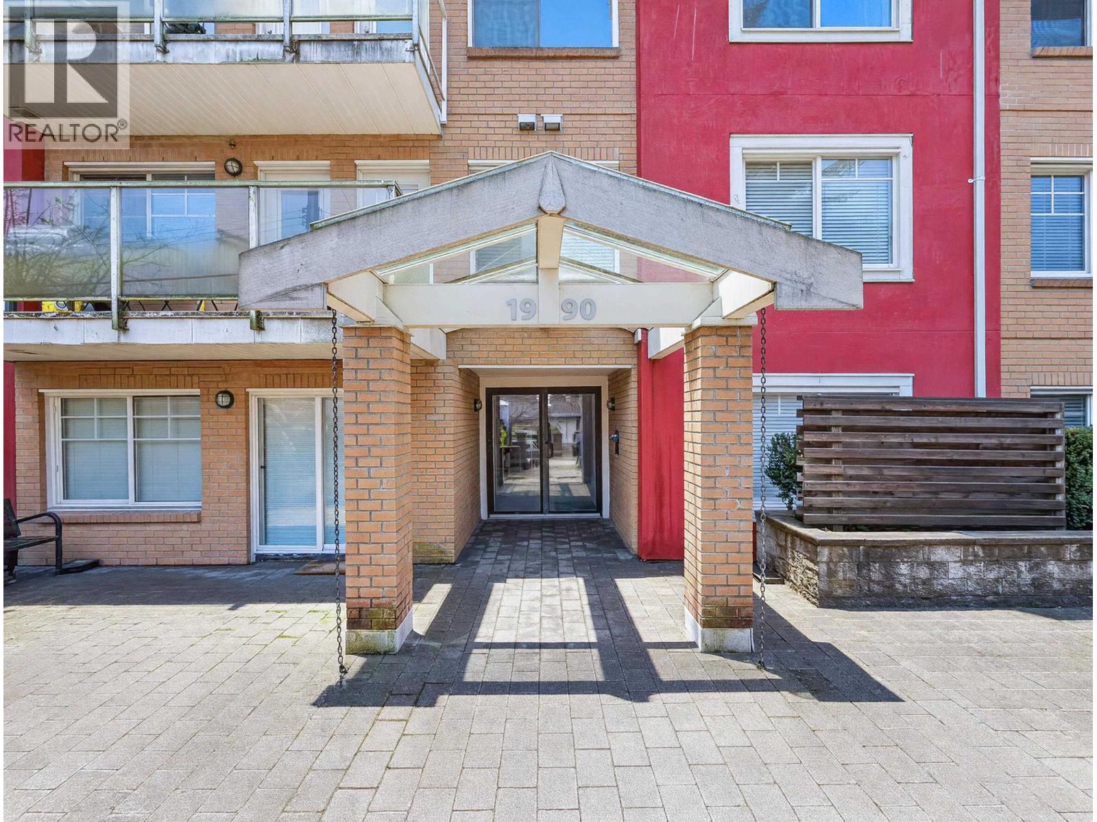 401 1990 Westminster Avenue, Port Coquitlam, British Columbia  V3B 1E8 - Photo 2 - R3113754